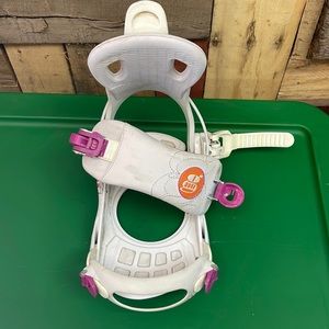 Gnu woman’s snowboard bindings